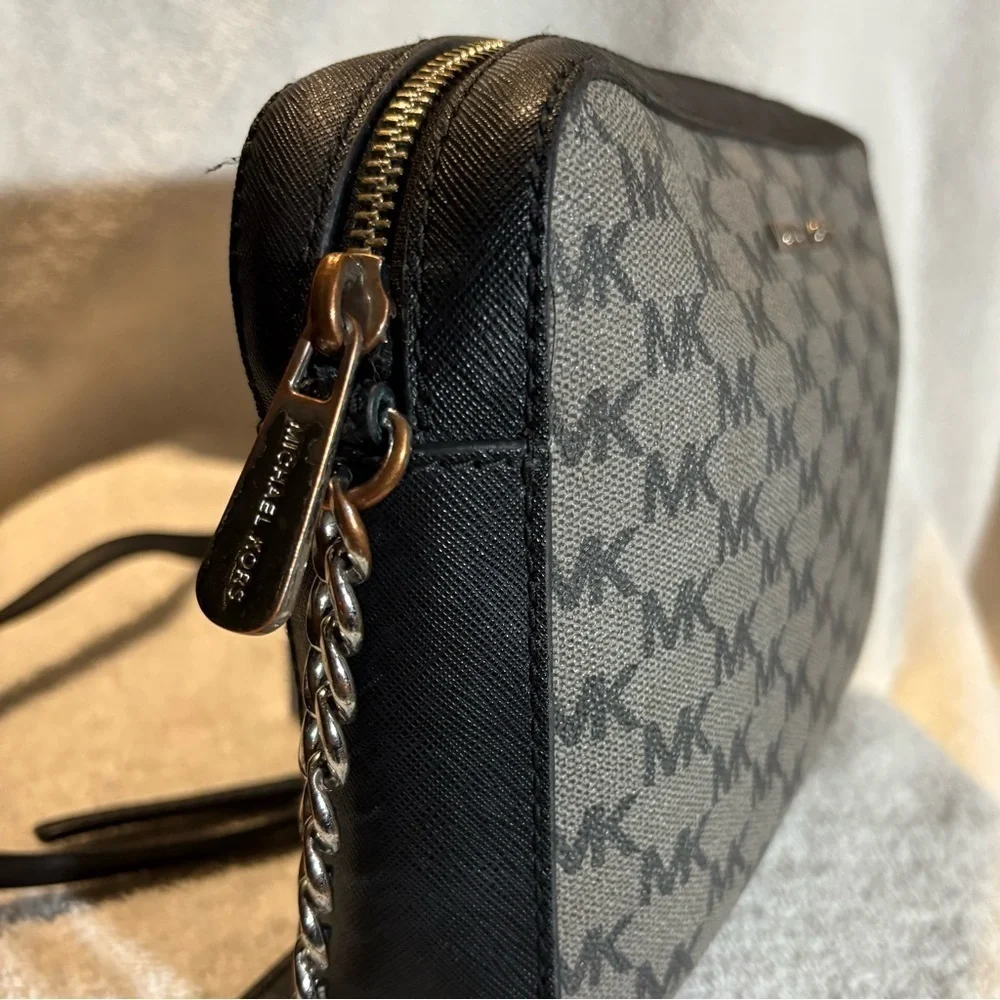 COPY - Michael korss jet set east to west crossbody large logo bag